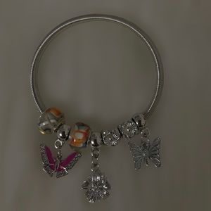 Selling this Adorable charm bracelet! Completely Brand new, never worn.